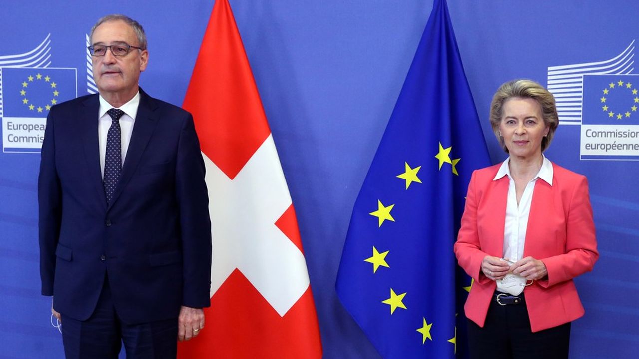 Le président suisse, Guy Parmelin, aux côtés d'Ursula von der Leyen, juste avant leur entretien de vendredi.