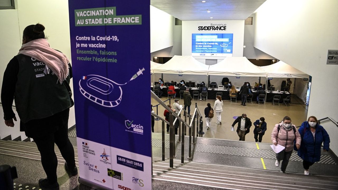 Les grands vaccinodromes se multiplient en Ile-de-France pour enrayer le covid. Après le vélodrome de Saint-Quenntin-en-Yvelines et le Stade de France, le site de Disneyland Paris en accueillir un également depuis samedi.