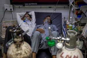 La pandémie de Covid-19 a pris les allures d'un terrifiant tsunami en Inde avec des hôpitaux débordés par le nombre de malades.