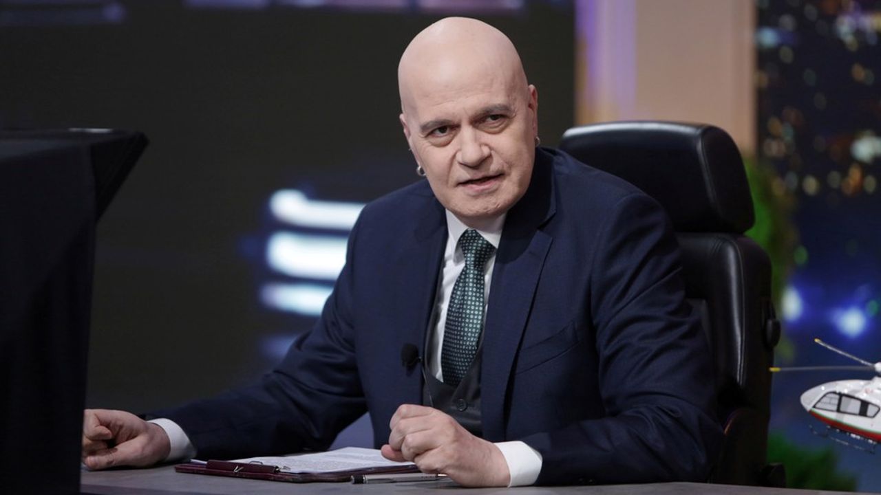 Slavi Trifonov, animateur de télé, chanteur et vainqueur inattendu du scrutin du 4 avril, a renoncé à proposer un gouvernement, faute d'alliés au Parlement.