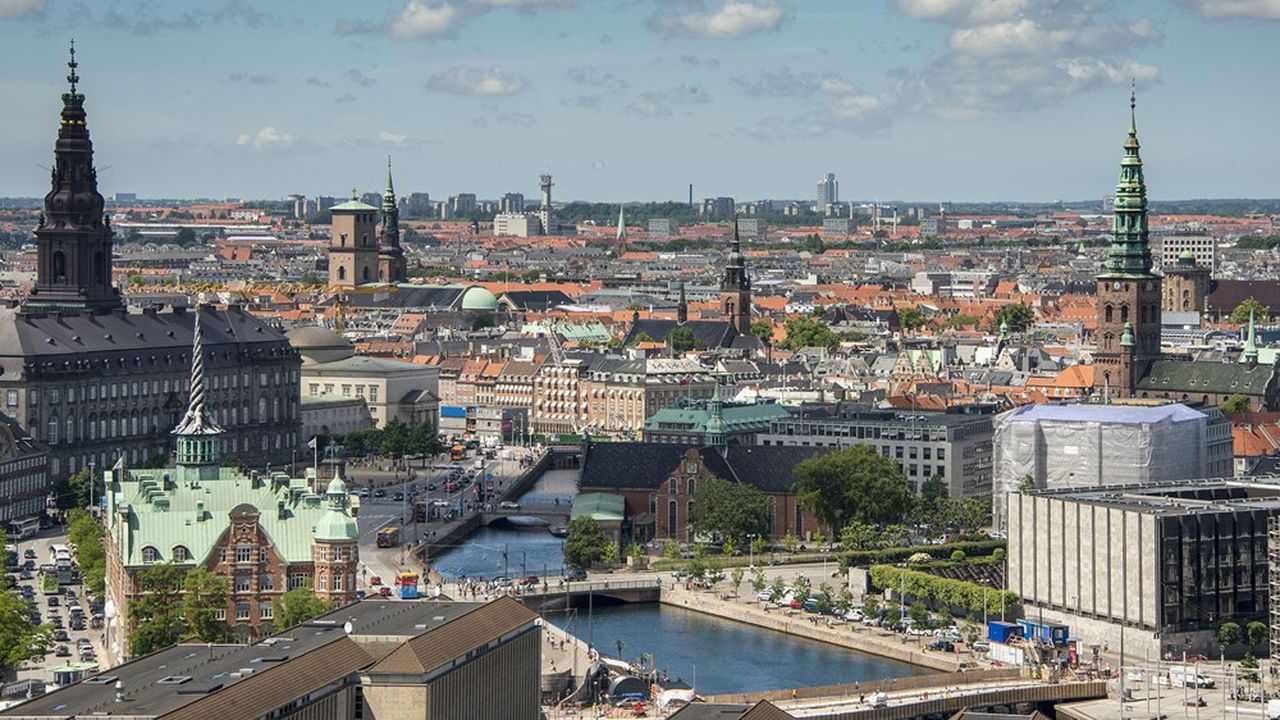 La banque centrale danoise fut la première institution en Europe, dès 2012, à appliquer des taux négatifs, affectant ainsi les marges des banques.