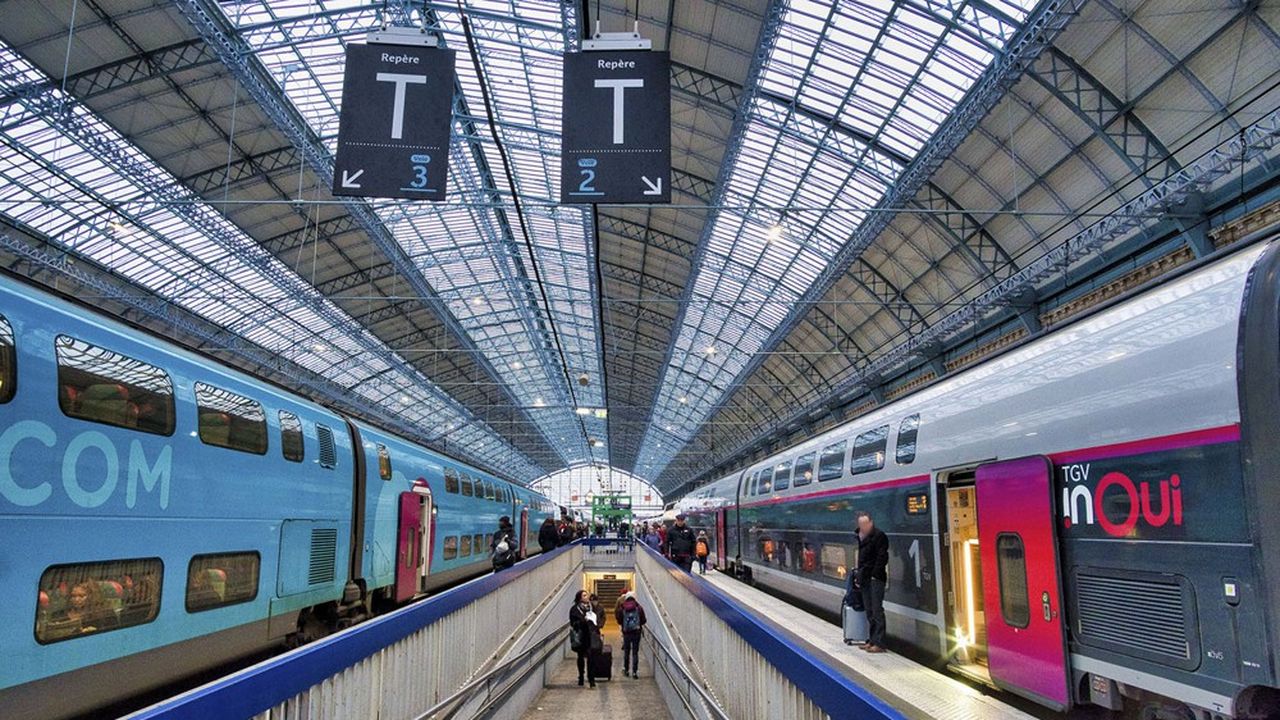 La gare SNCF de Bordeaux Saint-Jean, pourrait être connectée à terme avec deux lignes rapides continuant jusqu'à Toulouse, capitale de l'Occitanie, et Dax au Pays basque.