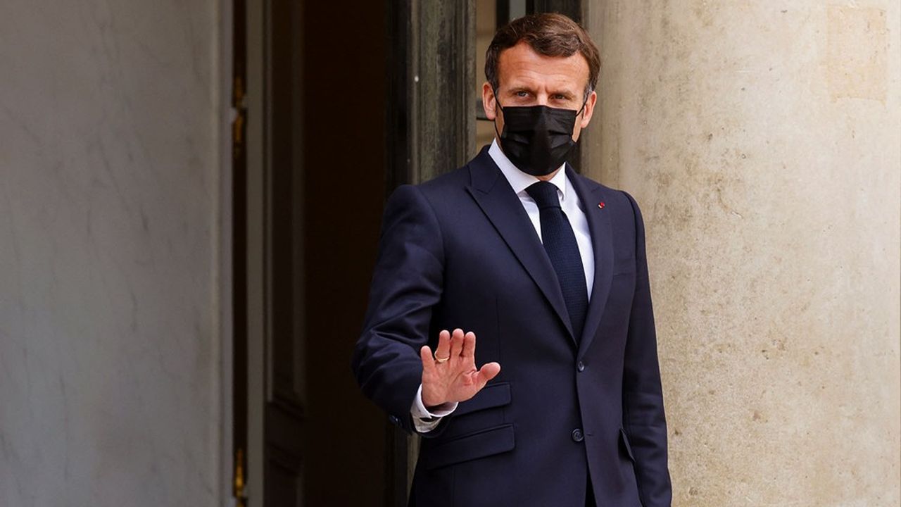 Emmanuel Macron détaille dans la presse quotidienne régionale les quatre phases du déconfinement.