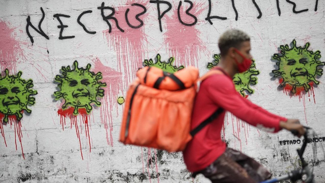 Le graffiti « Necropolitica » à l'adresse de Jair Bolsonaro, dans l'Etat de Rio