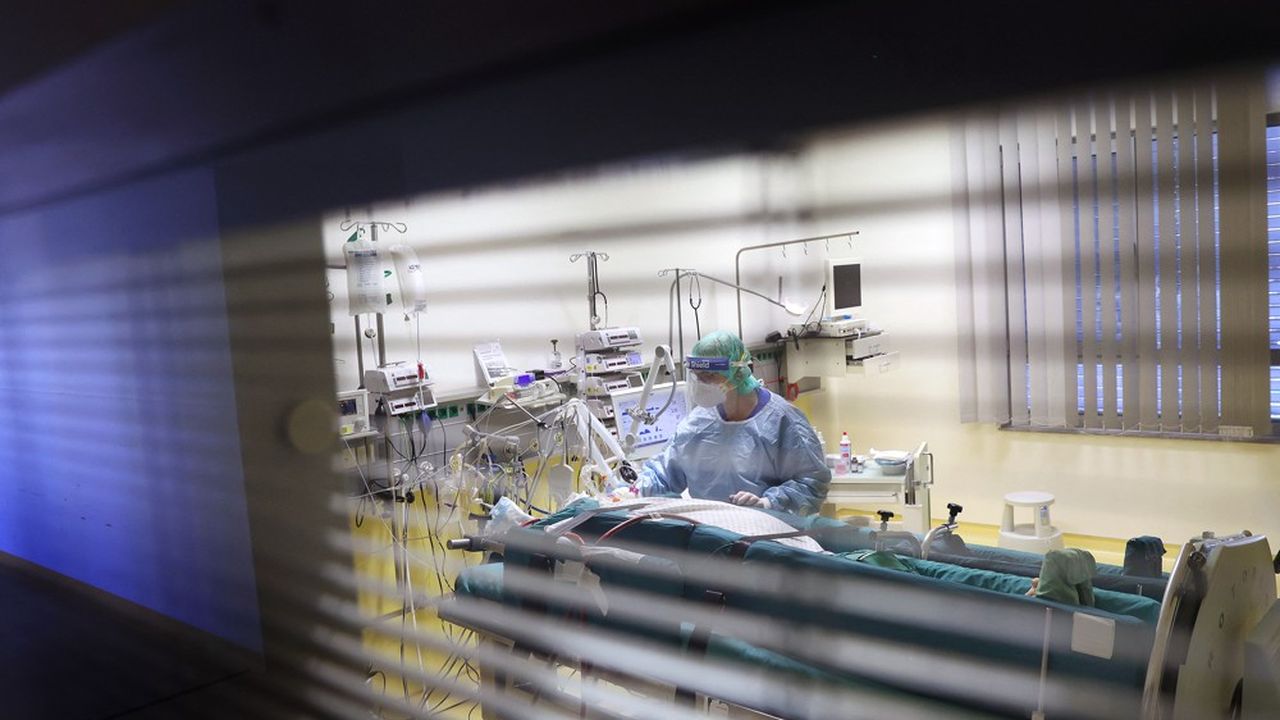 Depuis un peu plus de deux semaines, le nombre de malades Covid hospitalisés en service de réanimation est proche de 6.000 patients.