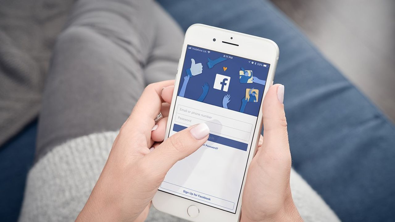 Facebook cherche à convaincre les utilisateurs d'iPhone de se laisser pister.