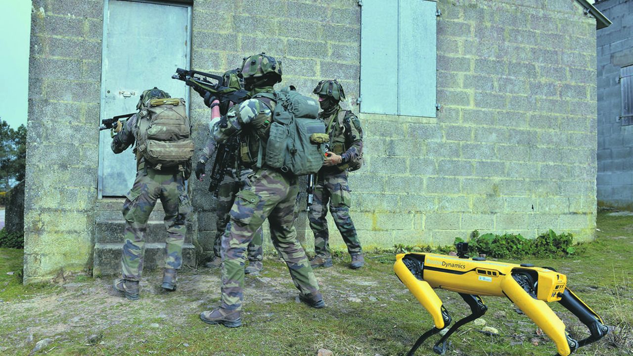 Fin mars, un exercice de l'armée française s'est déroulé avec l'appui de chiens-robots de la société Boston Dyamics.