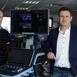 De gauche à droite : Mathias Fink and Mickael Tanter, les deux physiciens français finalistes du Prix de l'inventeur européen 2021.