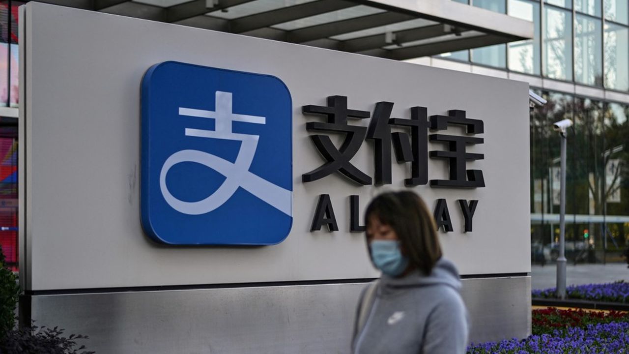 Le bras financier du géant chinois Alibaba, dont l'introduction en Bourse a été stoppée par Pékin à l'automne, a été obligé de se restructurer.