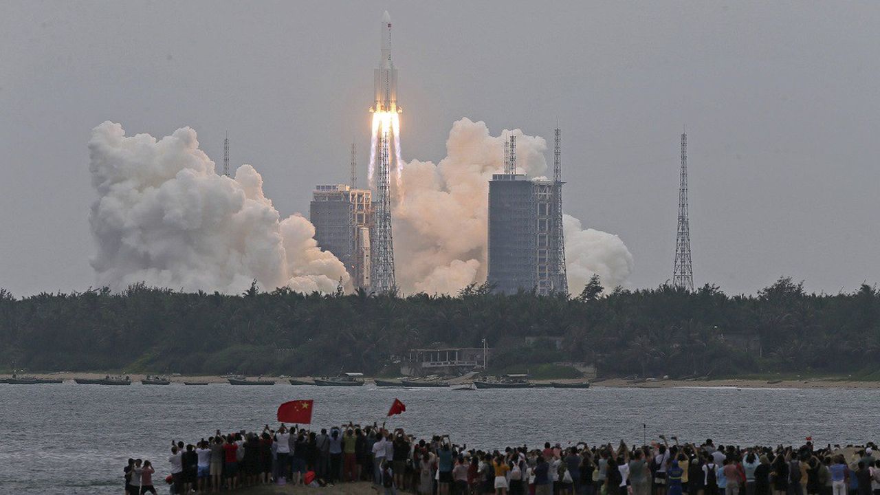 Quand plus de 20 tonnes d'une fusée chinoise reviennent sur Terre
