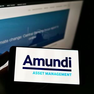 Amundi gérera les prêts participatifs de plus de 10 millions d'euros de BNP Paribas, et ceux d'un montant inférieur provenant de sa maison mère Crédit Agricole.