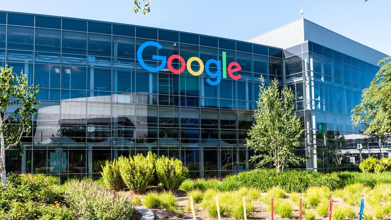 Sundar Pichai, le PDG d'Alphabet s'attend désormais à ce qu'environ 60 % du personnel de Google travaille au bureau « quelques jours par semaine ».
