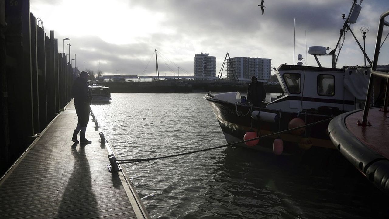 Sur le port certains pêcheurs estiment que les Anglais font volontairement traîner les négociations autour des licences de pêche.