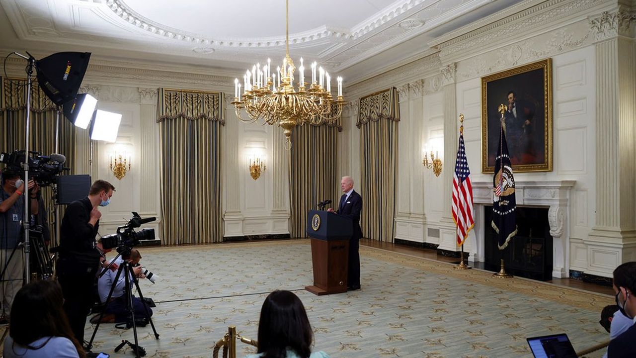 Joe Biden, président des Etats-Unis âgé de 78 ans, suscite l'étonnement par son énergie et sa capacité à prendre des décisions innovantes pour la nation.