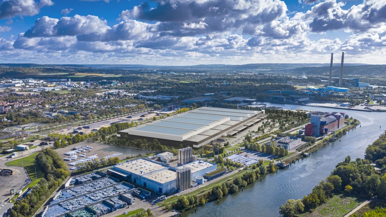 Ikea s'installera sur un immense parking pour voitures d'occasion de PSA, désormais inutilisé, situé en bord de Seine.