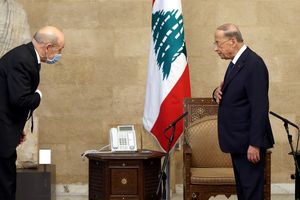 Le président libanais, Michel Aoun, a rencontré le ministre français des Affaires étrangères, Jean-Yves Le Drian, au palais présidentiel de Baabda, dans la banlieue de Beyrouth.