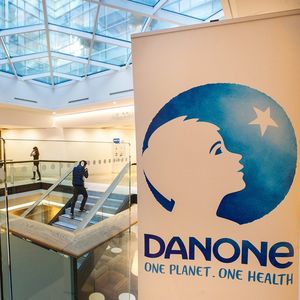 Le futur dirigeant du Groupe Danone devra dérouler le plan de son prédécesseur, Emmanuel Faber, confirmé lors de la récente assemblée générale des actionnaires.