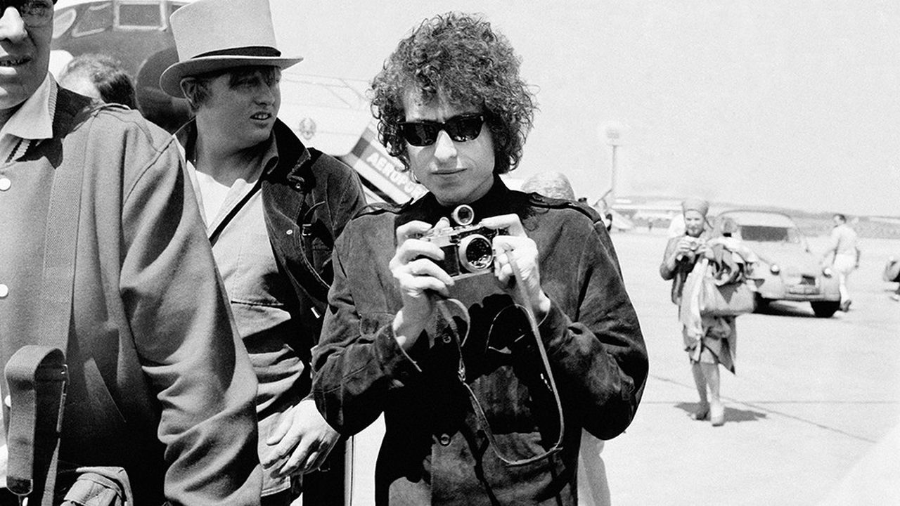 Arrivée de Bob Dylan à l'aéroport du Bourget, France le 22 mai 1966.