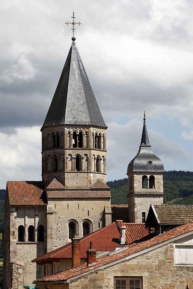 Abbaye de Cluny, clocher de l'Eau bénite et tour de l'Horloge