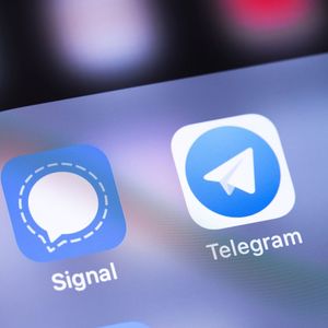Signal et Telegram ont conquis de nombreux utilisateurs depuis l'annonce en janvier par WhatsApp d'une nouvelle politique de confidentialité.