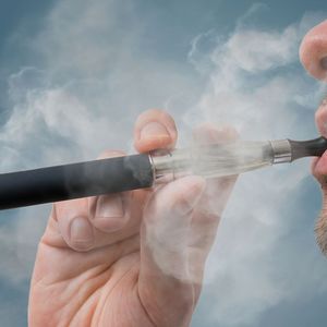 La décision de l'administration américaine d'interdire les arômes aux fruits et au menthol dans les e-cigarettes a porté un nouveau coup dur à la « vape ».