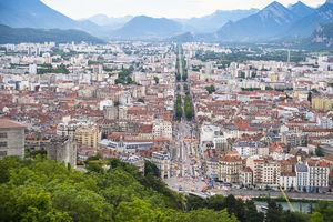 Les villes intermédiaires comme Grenoble se distinguent des grandes métropoles par un accès rapide à la nature.
