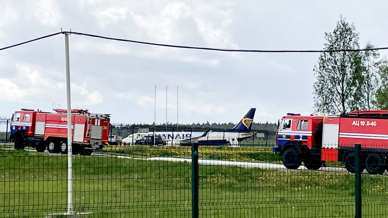 L'appareil de la compagnie Ryanair a été forcé d'effectuer un atterrissage d'urgence à l'aéroport de Minsk, dimanche, avant de pouvoir repartir dans la soirée.