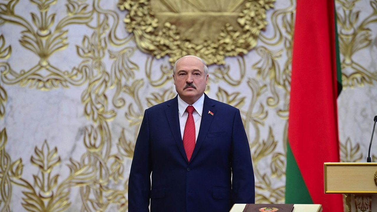 Le président biélorusse a été condamné par la quasi-totalité des dirigeants occidentaux. Il apparaît ici lors de la cérémonie d'intronisation en septembre 2020, un mois après son élection frauduleuse.