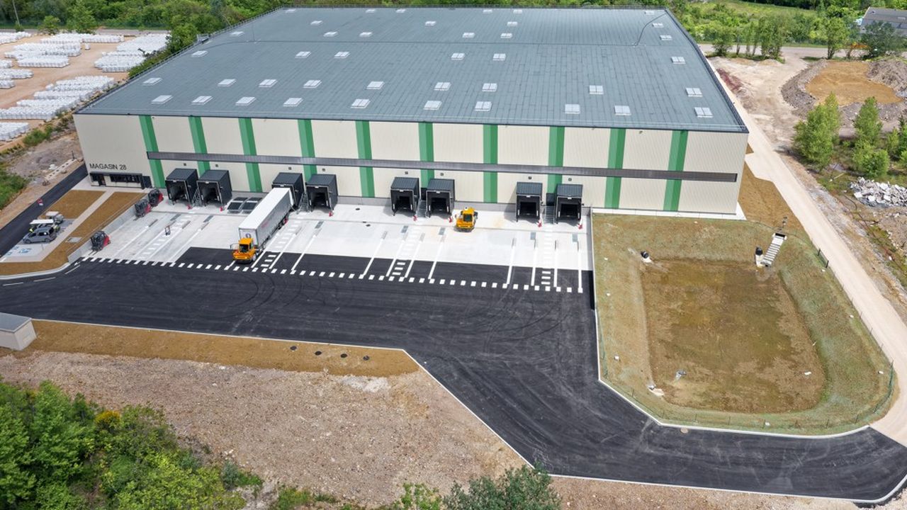 Sequabat a construit un entrepôt et des locaux techniques de 9.150 m² avec une capacité de stockage de 13.500 palettes sur 5 niveaux.