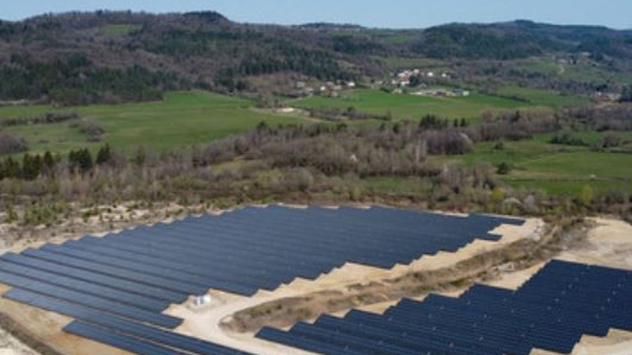 La centrale solaire d'Izernove (Ain) mise en service par VSB énergies nouvelles.