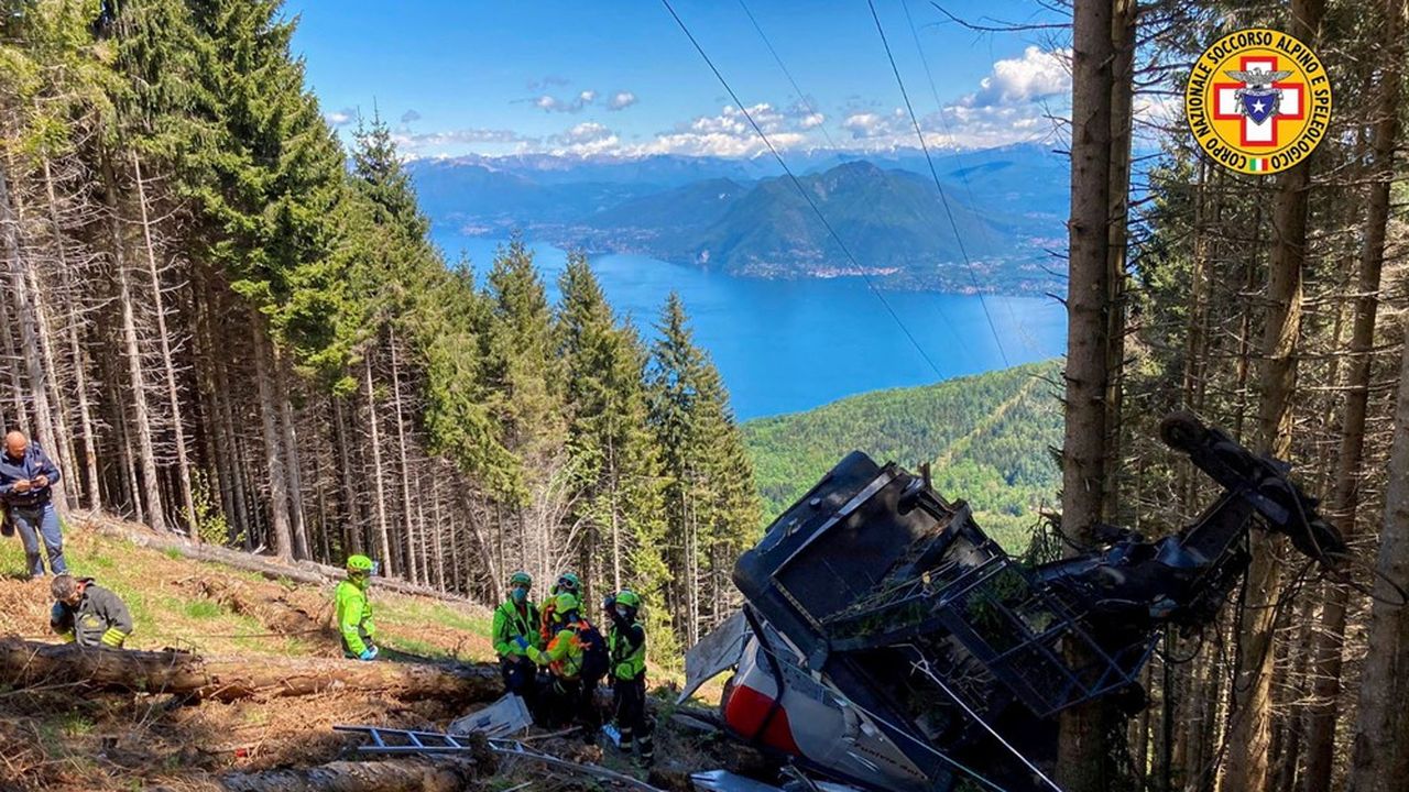 La chute d'une cabine de téléphérique à Stresa, près du lac Majeur en Italie, a fait 14 morts, le 23 mai.