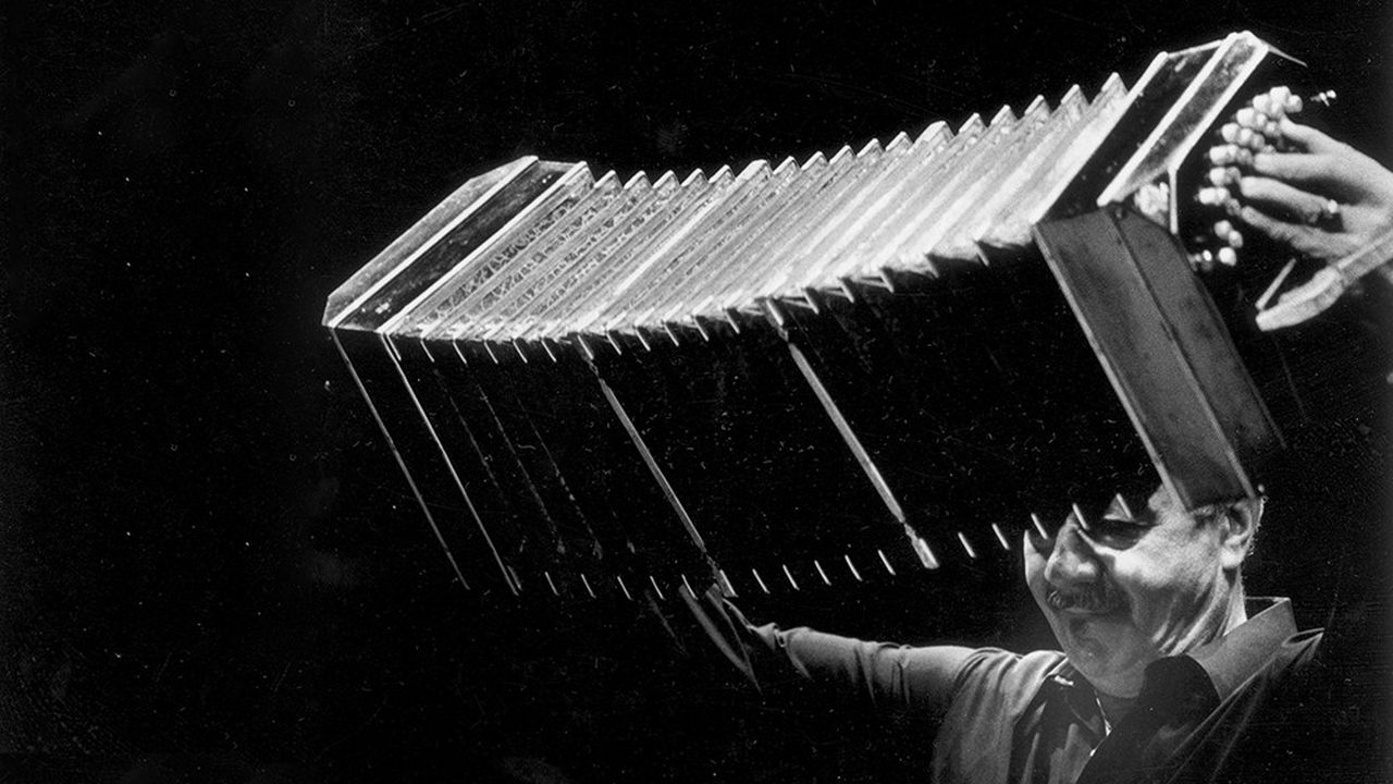 Astor Piazzolla, compositeur de tango nuevo et accordéoniste argentin, en 1985.