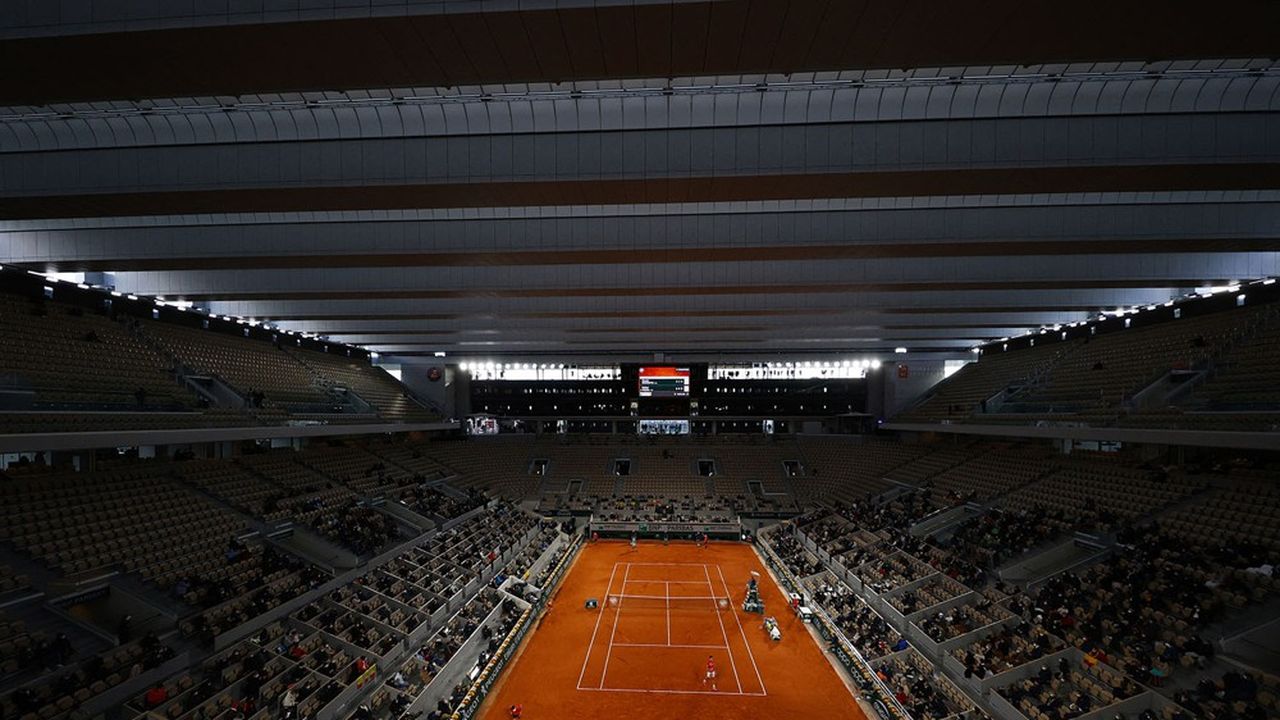 La possible couverture du court Philippe-Chatrier - le fameux « central » - avec un toit rétractable est l'une des avancées majeures du programme de modernisation-agrandissement de Roland-Garros.