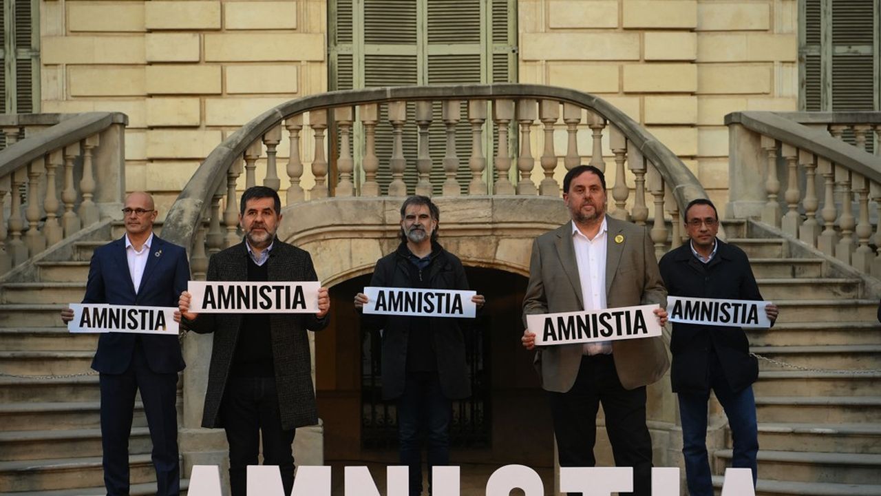 Les leaders indépendantistes catalans emprisonnés réclament une amnistie, Madrid veut leur offrir une mesure de grâce.