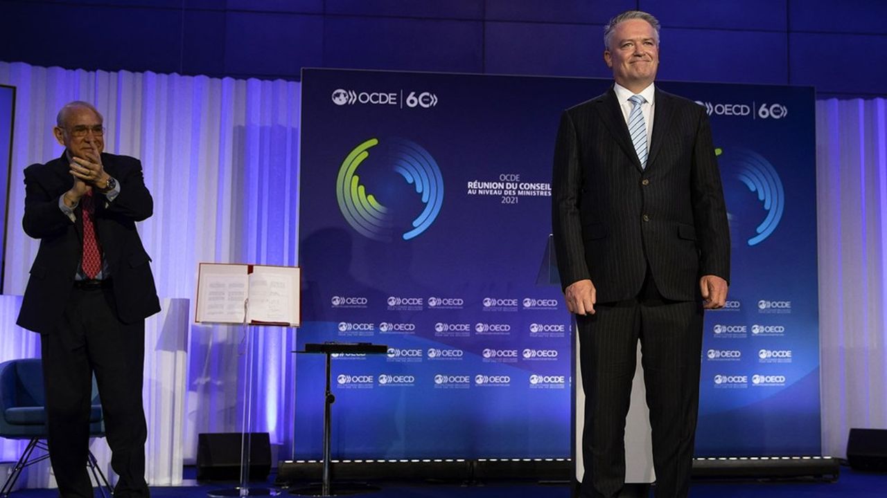 L'Australien Mathias Cormann (à droite) a succédé, mardi, au Mexicain Angel Gurría (à gauche) au poste de secrétaire général de l'OCDE.