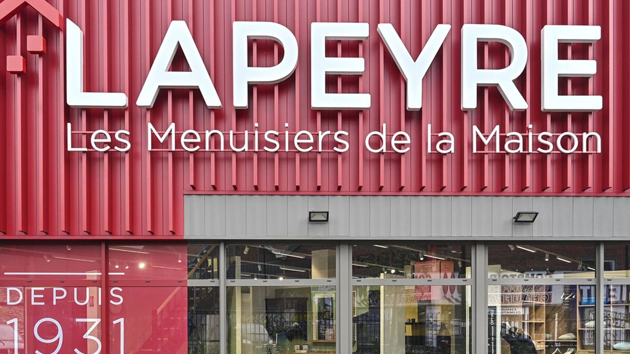 Le plan de redressement de Lapeyre élaboré par Mutares passe par la fermeture de quatre des dix usines françaises et de 19 des 131 magasins tandis que d'autres verront leurs murs vendus et deviendront locataires de leur emplacement pour lever du cash