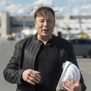 En mai 2020, un tweet d'Elon Musk évoquait le prix de l'action Tesla « trop élevé ». Une déclaration qui avait fait chuter l'action de l'entreprise de plus de 10 %.