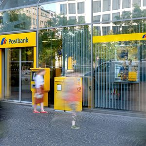 Tout nouveau compte courant ouvert après le 21 juin au sein de Postbank fera l'objet de « frais de garde » à hauteur de 0,5 % dès lors que les montants déposés dépasseront 50.000 euros.