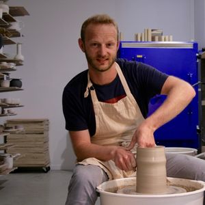 Après avoir découvert la céramique en 2018, Pierre-Antoine Laeuffer a ouvert son atelier en octobre 2020.