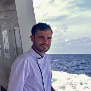 Antoine Danthu travaille à l'année sur des yachts de millionnaires.