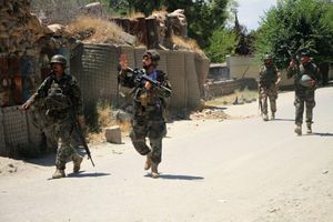 L'armée afghane participe à une opération contre les Talibans, à Mehtarlâm dans la province de Laghmân, le 24 mai dernier. Les rebelles ont pris en moins d'une semaine trois autres districts en Afghanistan.