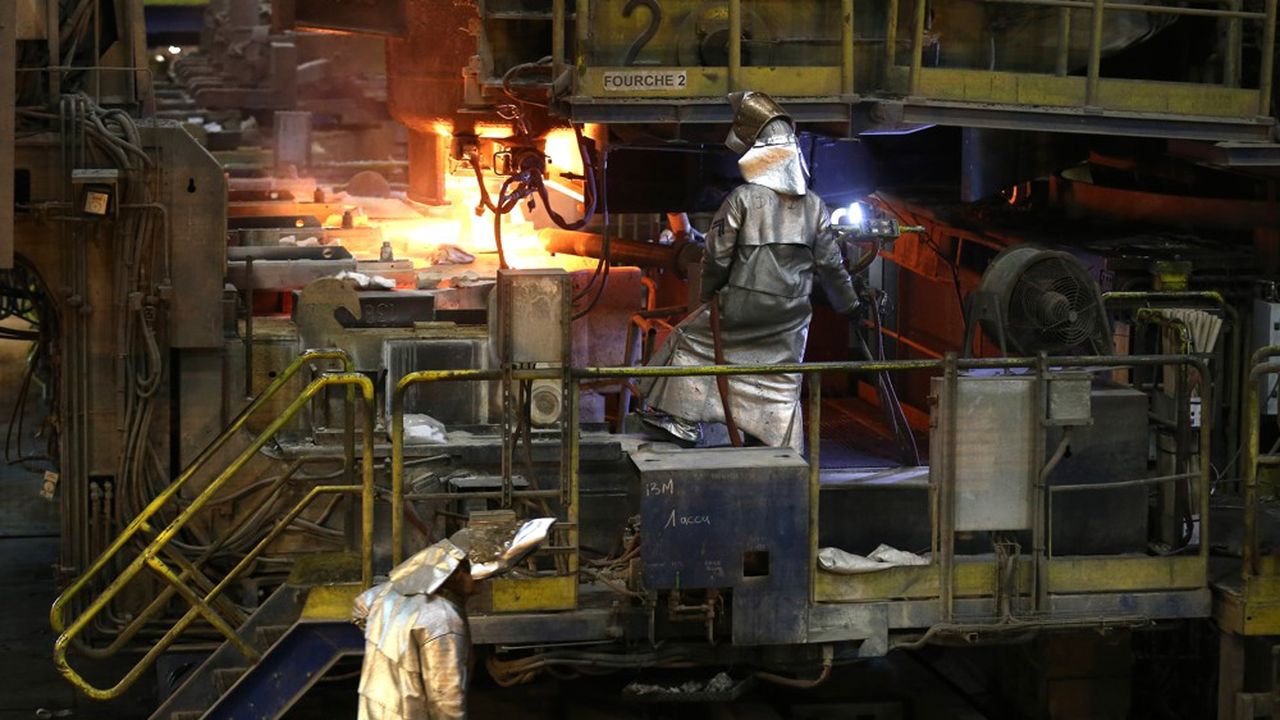 L'aciérie d'Ascoval fournit à l'usine d'Hayange l'acier qui lui permet de produire des rails pour la SNCF.