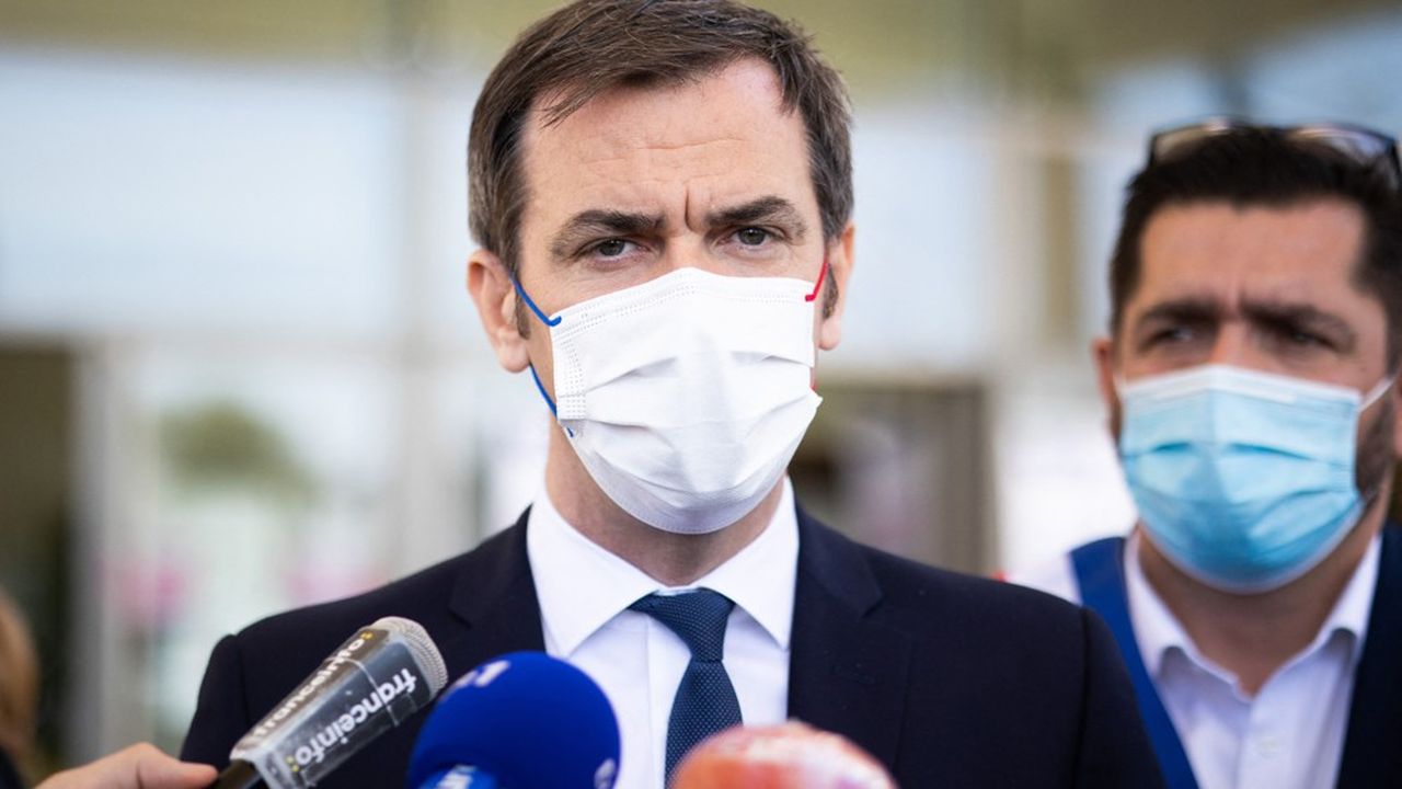 Le ministre de la Santé, Olivier Véran, pointe du doigt la hausse du coût des contrats de complémentaire santé.