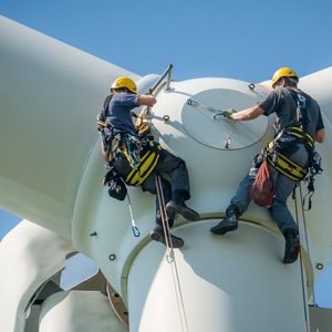 Avec une hypothèse de durée de vie des éoliennes de dix-huit ans, un rapport interministériel estime que les flux à recycler passeraient de 15.000 tonnes en 2019 à 221.000 tonnes en 2023 et 939.000 tonnes en 2028.