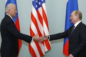 Dix ans après une première rencontre à Moscou en mars 2011 entre Joe Biden, alors vice-président d'Obama, et Vladimir Poutine, les deux hommes se retrouvent à Genève le 16 juin.