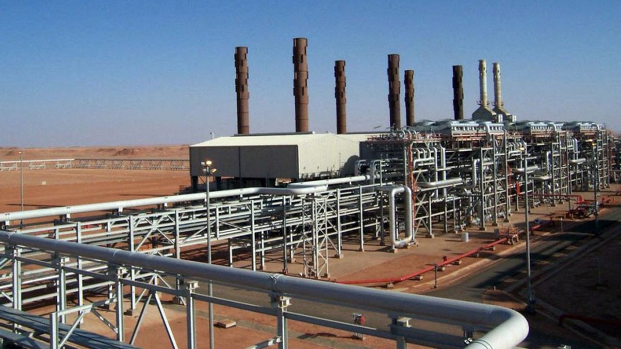 L'extraction de gaz et de pétrole, comme ici très au sud du pays, fournit la quasi totalité des recettes à l'exportation de l'Algérie.