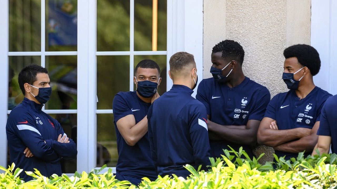 Les joueurs de l'équipe de France retranchés dans leur bulle de Clairefontaine.