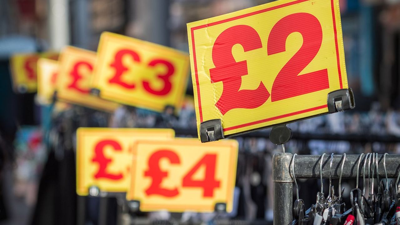 Le rebond de l'inflation britannique est tiré par la hausse des prix du carburant, de la restauration et de l'habillement.