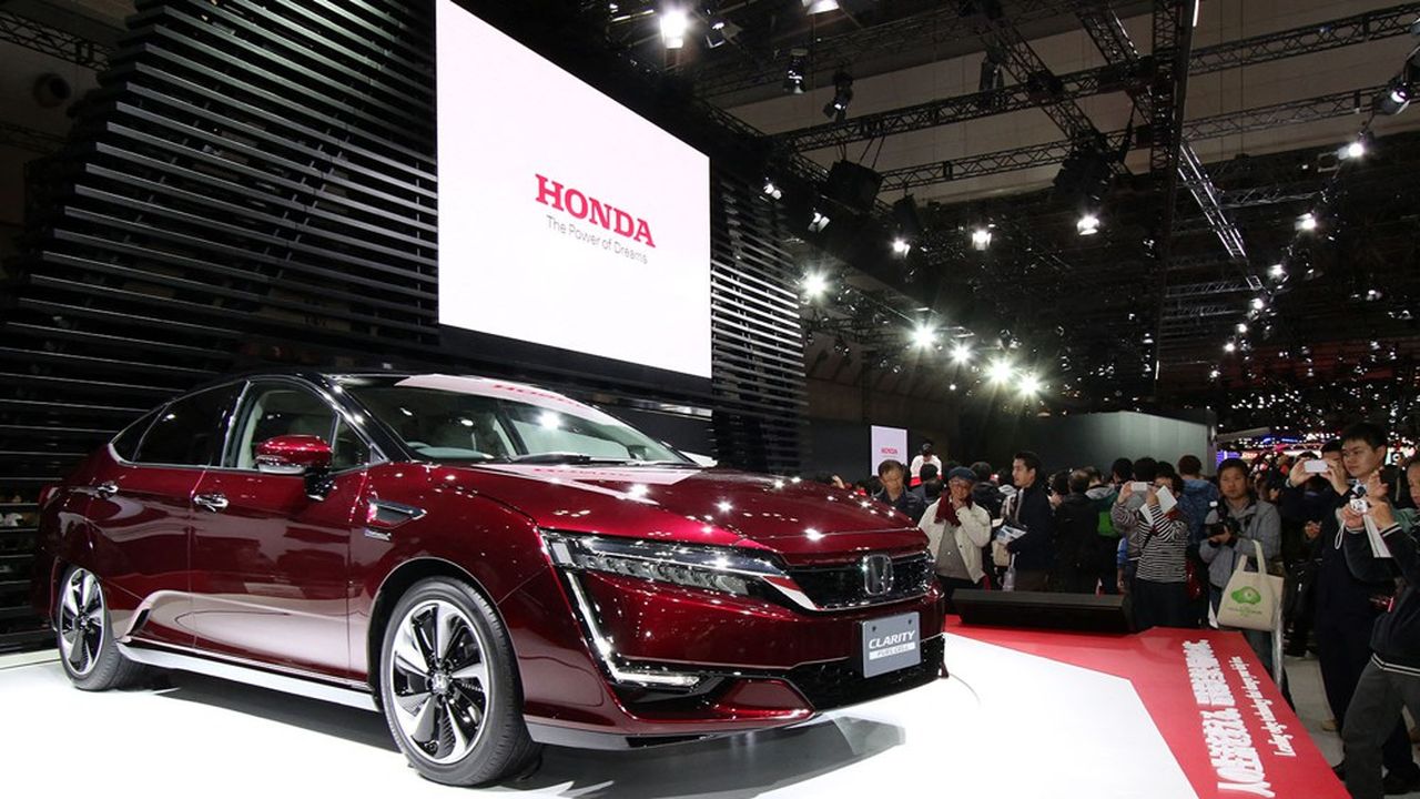 Lors de son lancement en 2016, Honda espérait pouvoir séduire des milliers de consommateurs fortunés conquis par la promesse d'un véhicule émettant des gouttes d'eau et affichant une autonomie de près de 600 kilomètres.