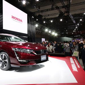 Lors de son lancement en 2016, Honda espérait pouvoir séduire des milliers de consommateurs fortunés conquis par la promesse d'un véhicule émettant des gouttes d'eau et affichant une autonomie de près de 600 kilomètres.